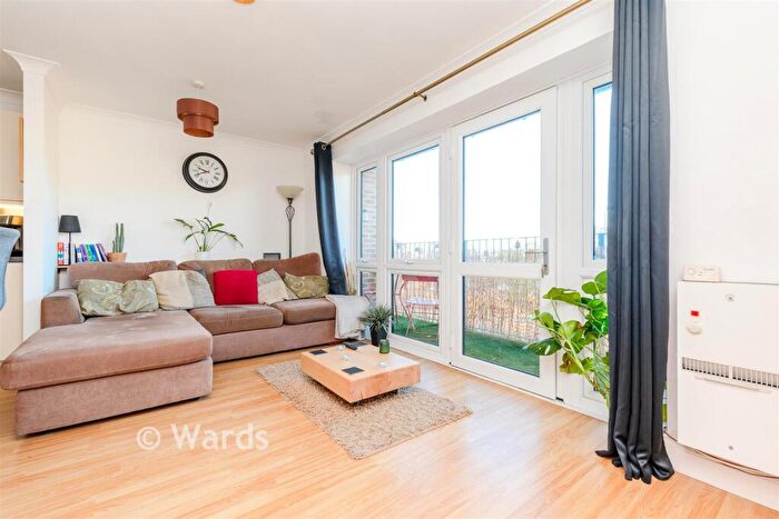 2 Bedroom Flat For Sale In Dock Road, Chatham, Kent, ME4