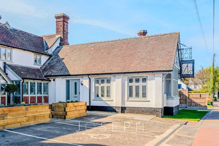 1 Bedroom Semi-Detached Bungalow For Sale In Ipswich Road, Holbrook, IP9