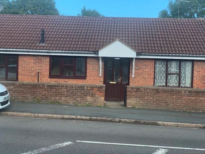 3 Bedroom Bungalow To Rent In Icknield Way, Luton, LU3