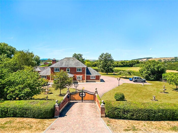 5 Bedroom Detached House For Sale In Tewkesbury Road, Twigworth, Gloucester, GL2