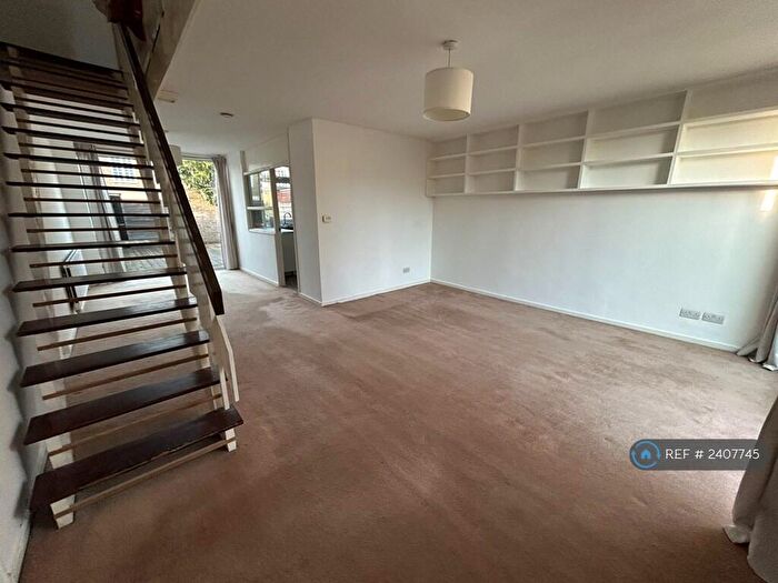 3 Bedroom Terraced House To Rent In Kennoldes, London, SE21