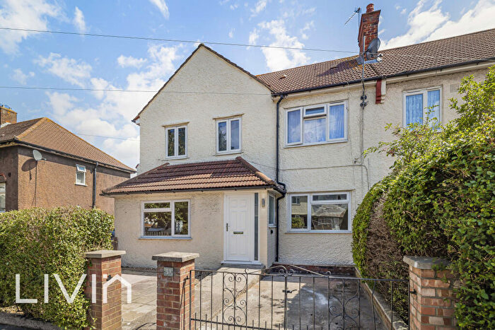2 Bedroom Flat For Sale In Effingham Road, CR0