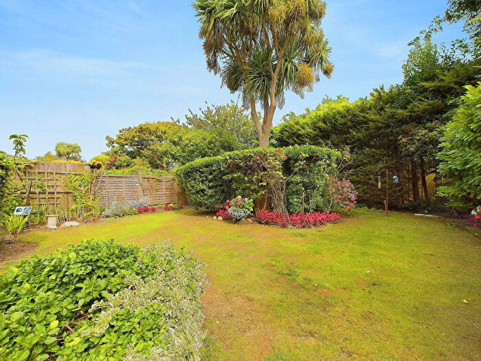 2 Bedroom Flat For Sale In Dover Road, West Worthing, West Sussex, BN11