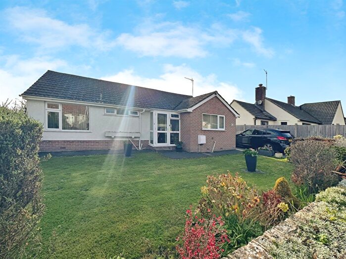 3 Bedroom Detached Bungalow For Sale In Dunedin Drive, Ferndown, BH22
