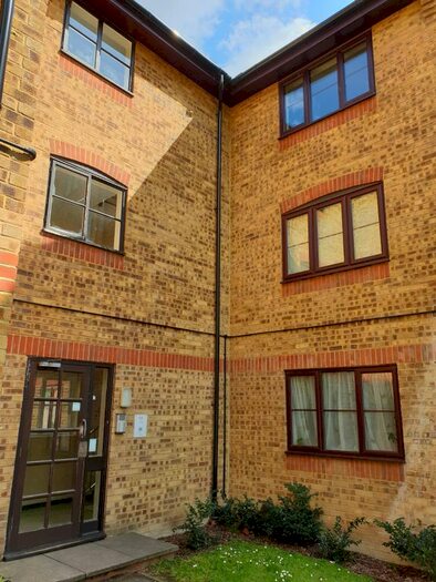 1 Bedroom Flat To Rent In Wyvern House, Grays, RM17