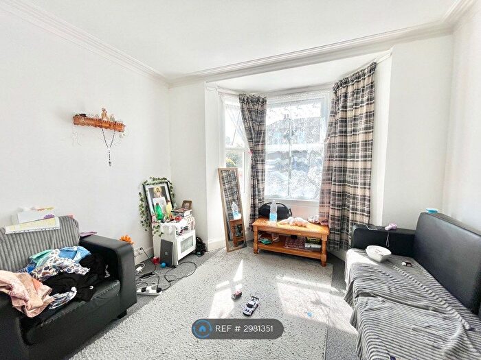 1 Bedroom Flat To Rent In Albion Road, Hounslow, TW3