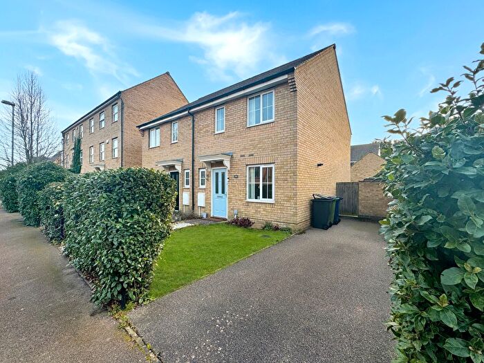 3 Bedroom Semi-Detached House To Rent In Wellbrook Way, Girton, Cambridge, CB3