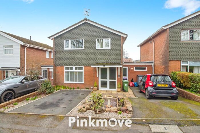 3 Bedroom Link Detached House For Sale In Cae Rhedyn, Croesyceiliog, Cwmbran, NP44