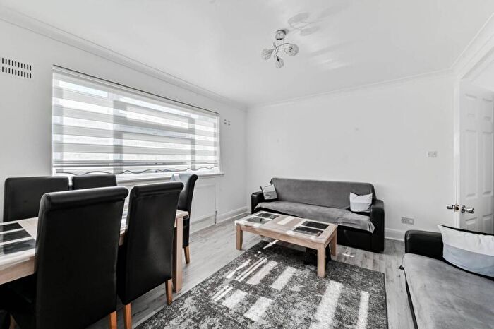 2 Bedroom Flat For Sale In New Road, , Tottenham, London, N22