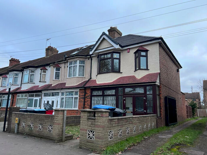 3 Bedroom Semi-Detached House To Rent In Victoria Road, Edmonton, London, N9