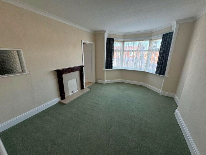 2 Bedroom Flat To Rent In Wimborne Road, Bournemouth, Dorset, BH9