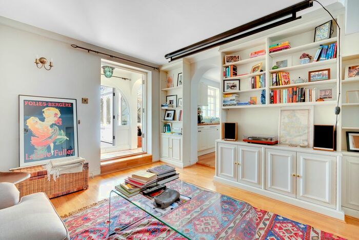 2 Bedroom Flat To Rent In Upper Street, Islington, London, N1