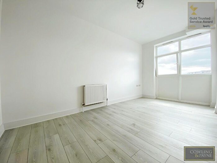2 Bedroom Apartment To Rent In High Street, Wickford, Essex, SS12