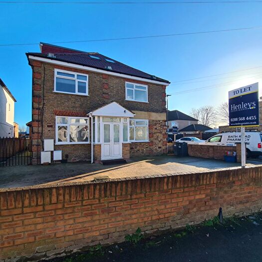 2 Bedroom Flat To Rent In Martindale Road, Hounslow, TW4