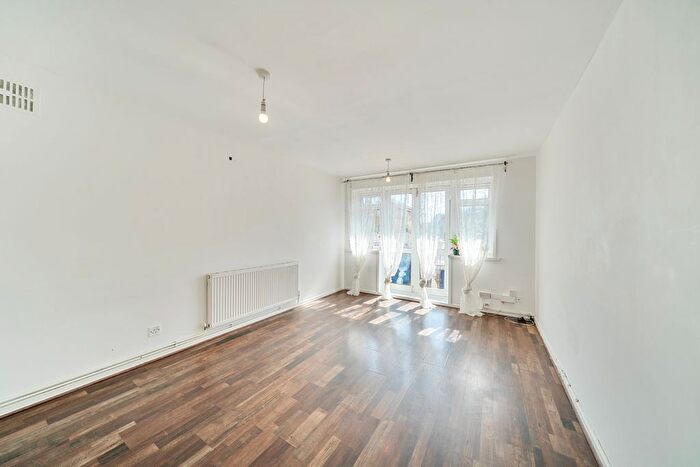 1 Bedroom Flat For Sale In Moston Close, Hayes, UB3