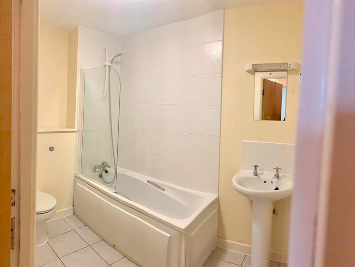 2 Bedroom Flat To Rent In Apartment, Salubrious Court, Salubrious Passage, Swansea, SA1