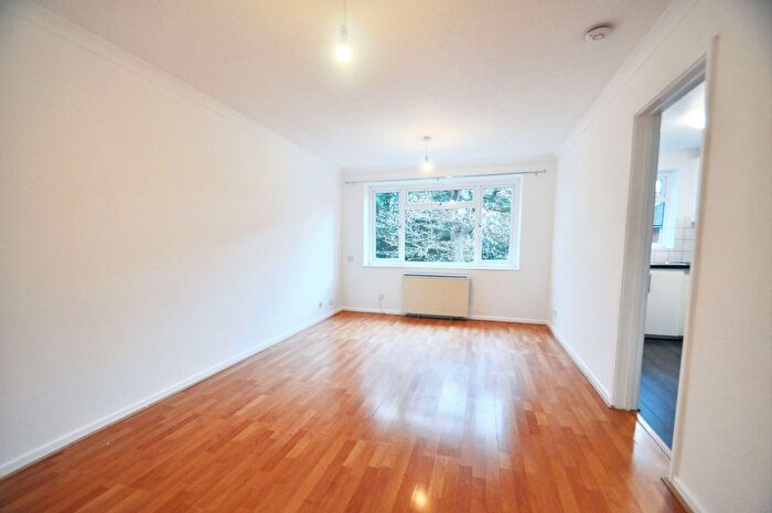 2 Bedroom Flat To Rent In Cheviot Way, Ashford, TN24