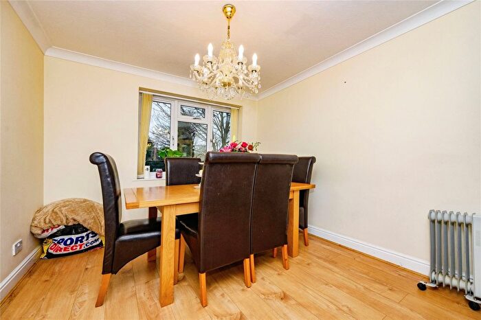 5 Bedroom Detached House For Sale In Greenside Park, Luton, Bedfordshire, LU2