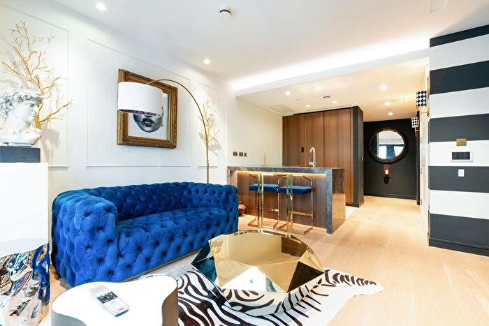 1 Bedroom Flat To Rent In Lincoln Square, Portugal Street, London, WC2A