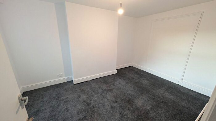 2 Bedroom Flat For Sale In Kilmartin Avenue, London, SW16