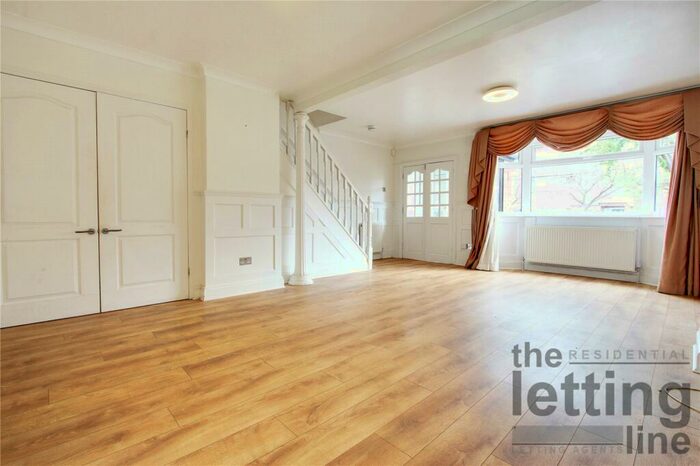 3 Bedroom Terraced House To Rent In Kenilworth Crescent, Enfield, Middlesex, EN1