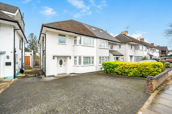 3 Bedroom Semi Detached House For Sale In St. Margarets Road, Edgware, HA8