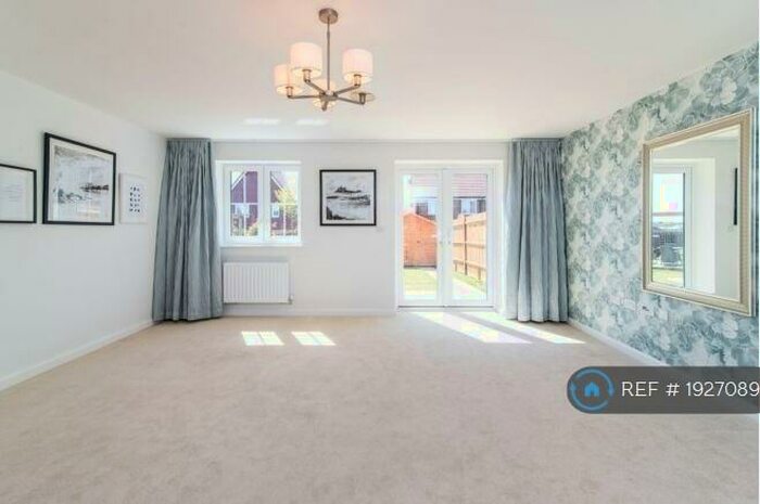 4 Bedroom Semi-Detached House To Rent In Raghill Close, Basingstoke, RG24