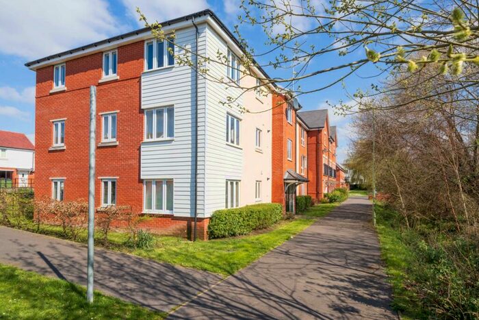 2 Bedroom Flat To Rent In Pandora Close, Locks Heath, SO31