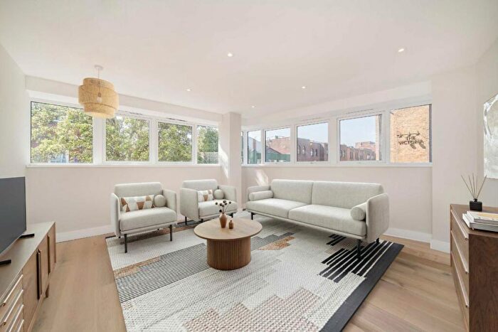 2 Bedroom Flat For Sale In Victoria Road, Surbiton, KT6
