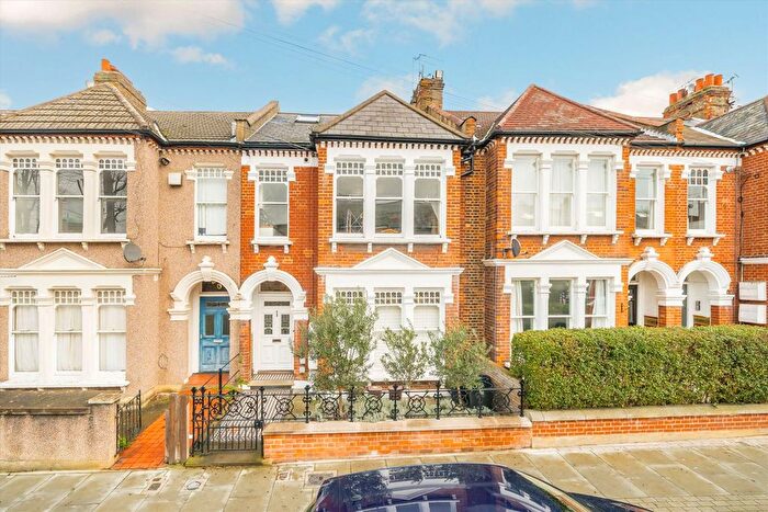 2 Bedroom Flat For Sale In Louisville Road, Tooting, SW17