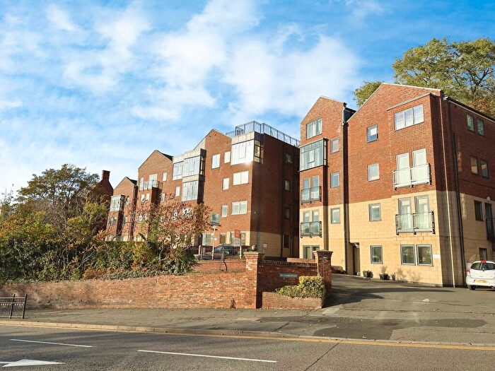 2 Bedroom Apartment For Sale In Greestone Mount, Lincoln, LN2