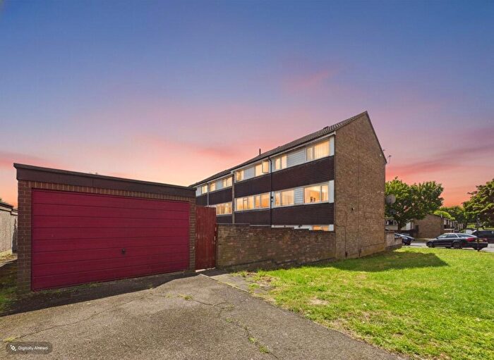 3 Bedroom Maisonette To Rent In Washington Avenue, Hemel Hempstead, Hertfordshire, HP2