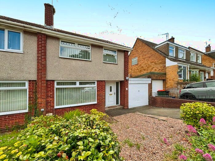 3 Bedroom Property To Rent In Almond Drive, Newport, NP20