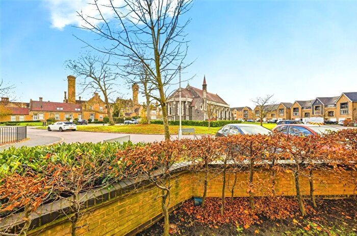 2 Bedroom Flat For Sale In Chapel Drive, Dartford, Kent, DA2