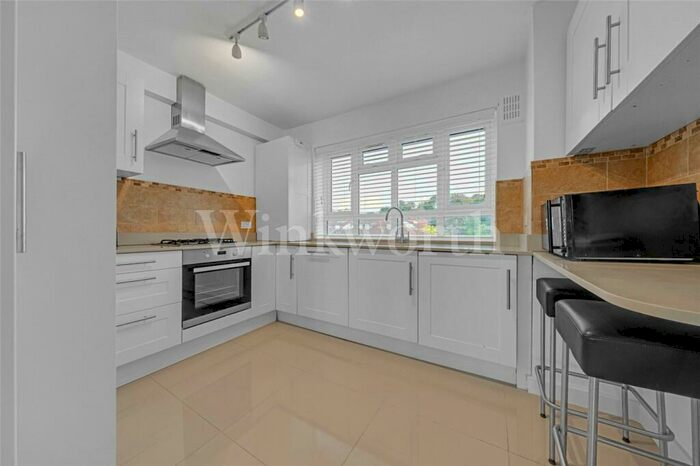 3 Bedroom Apartment To Rent In Finchley Road, London, NW11