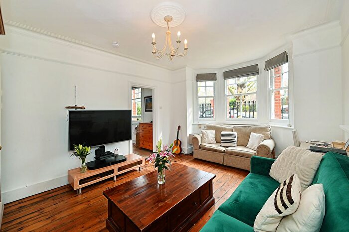 2 Bedroom Flat For Sale In Evelyn Mansions, Queen's Club Gardens, W14