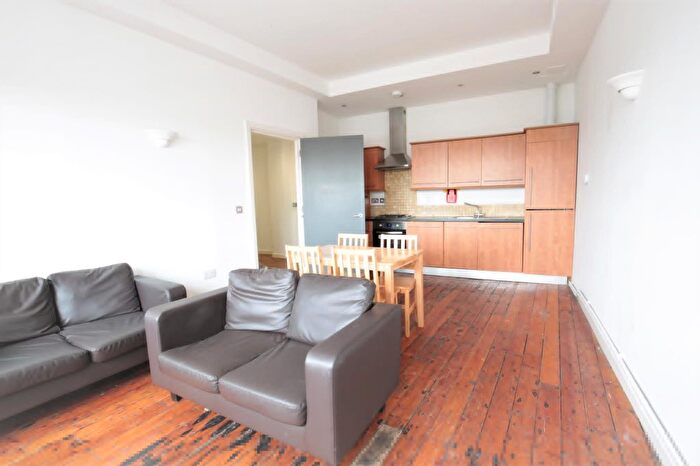 3 Bedroom Flat To Rent In Somerford Grove, Dalston, N16