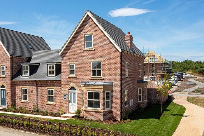 5 Bedroom Semi-Detached House For Sale In Huntshaw Close, Houlton, Rugby, CV23