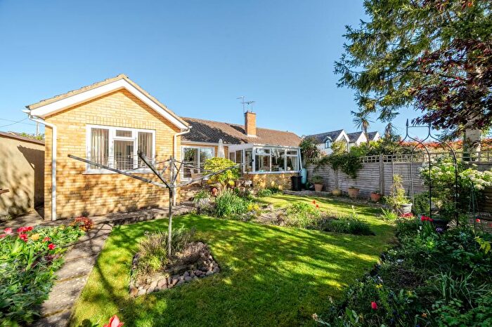 2 Bedroom Bungalow For Sale In Long Crendon, Buckinghamshire, HP18