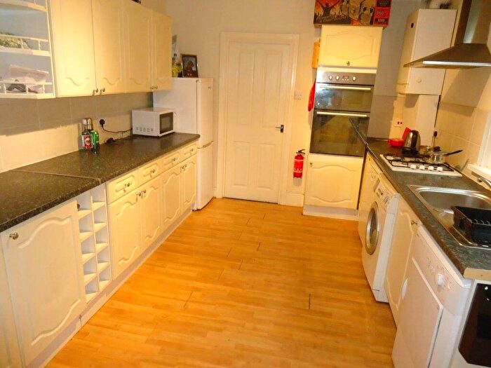4 Bedroom House To Rent In Dogfield Street, Cathays, Cardiff, CF24