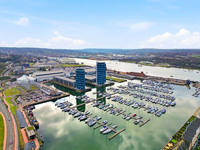 1 Bedroom Flat For Sale In Marina Point East, Chatham Quays, ME4