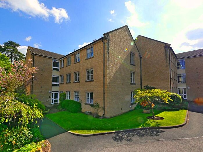 3 Bedroom Flat To Rent In Mullings Court, Cirencester, GL7
