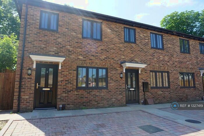 3 Bedroom End Of Terrace House To Rent In Woodside Mews, Gravesend, DA12