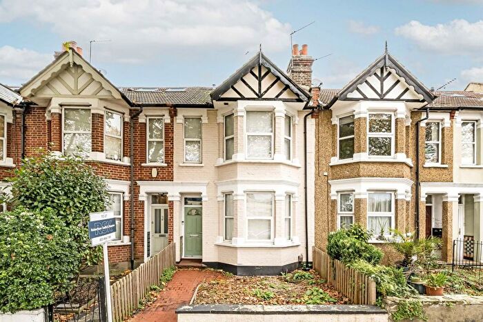 3 Bedroom Property To Rent In Manor Road, London, W13