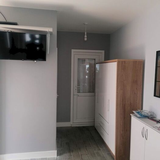 1 Bedroom Flat To Rent In Great South West Road, Hounslow, TW4