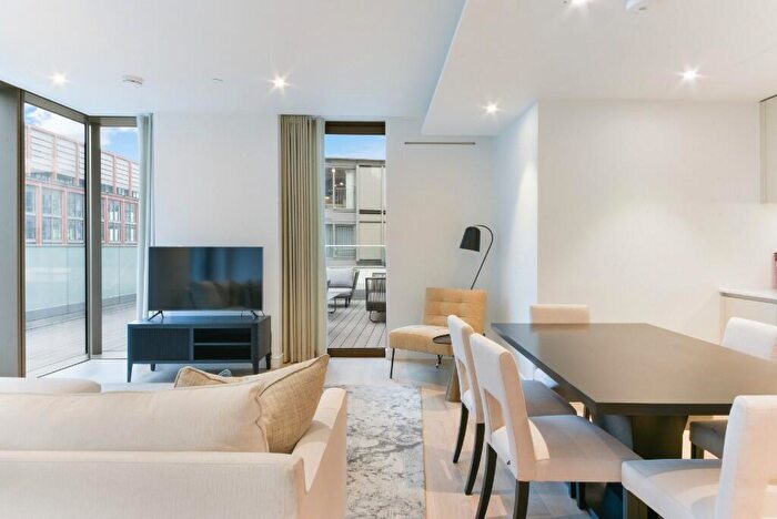 3 Bedroom Apartment To Rent In Water Street, London, E14