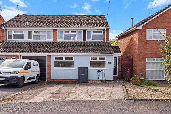 3 Bedroom Semi-Detached House For Sale In Vicarage Road, Wollaston, Stourbridge, DY8