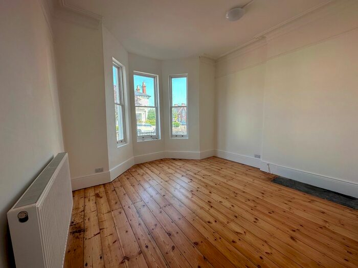 2 Bedroom Flat To Rent In Russell Terrace, Leamington Spa, CV31