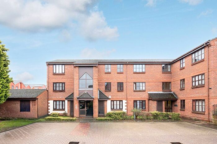 1 Bedroom Flat To Rent In Longlands Court, Spring Grove, Mitcham, CR4