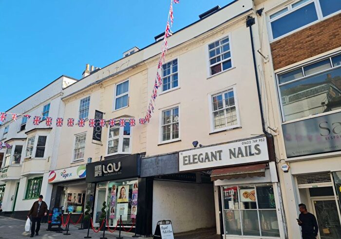 2 Bedroom Flat To Rent In Gabriels Hill, Maidstone, ME15